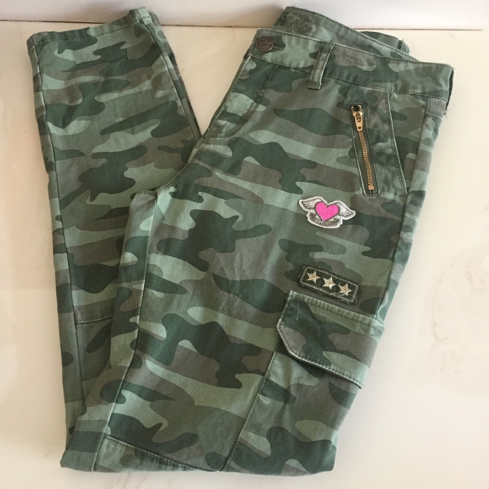 Justice Girls Military design jeans.